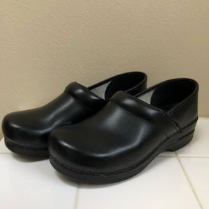 Dansko Women’s Wide Professional Clog size 41 (11)
